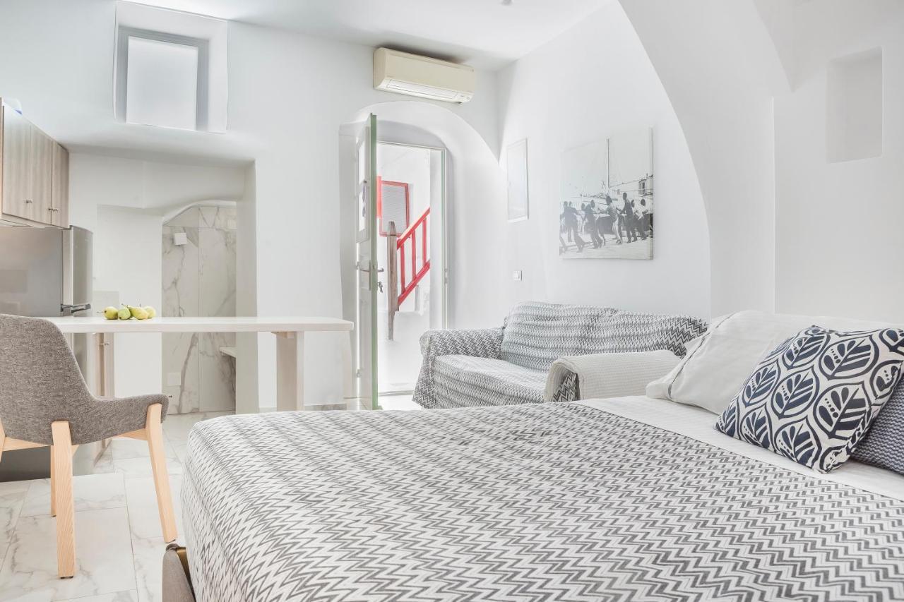 Kostantis Town * Mykonos Town