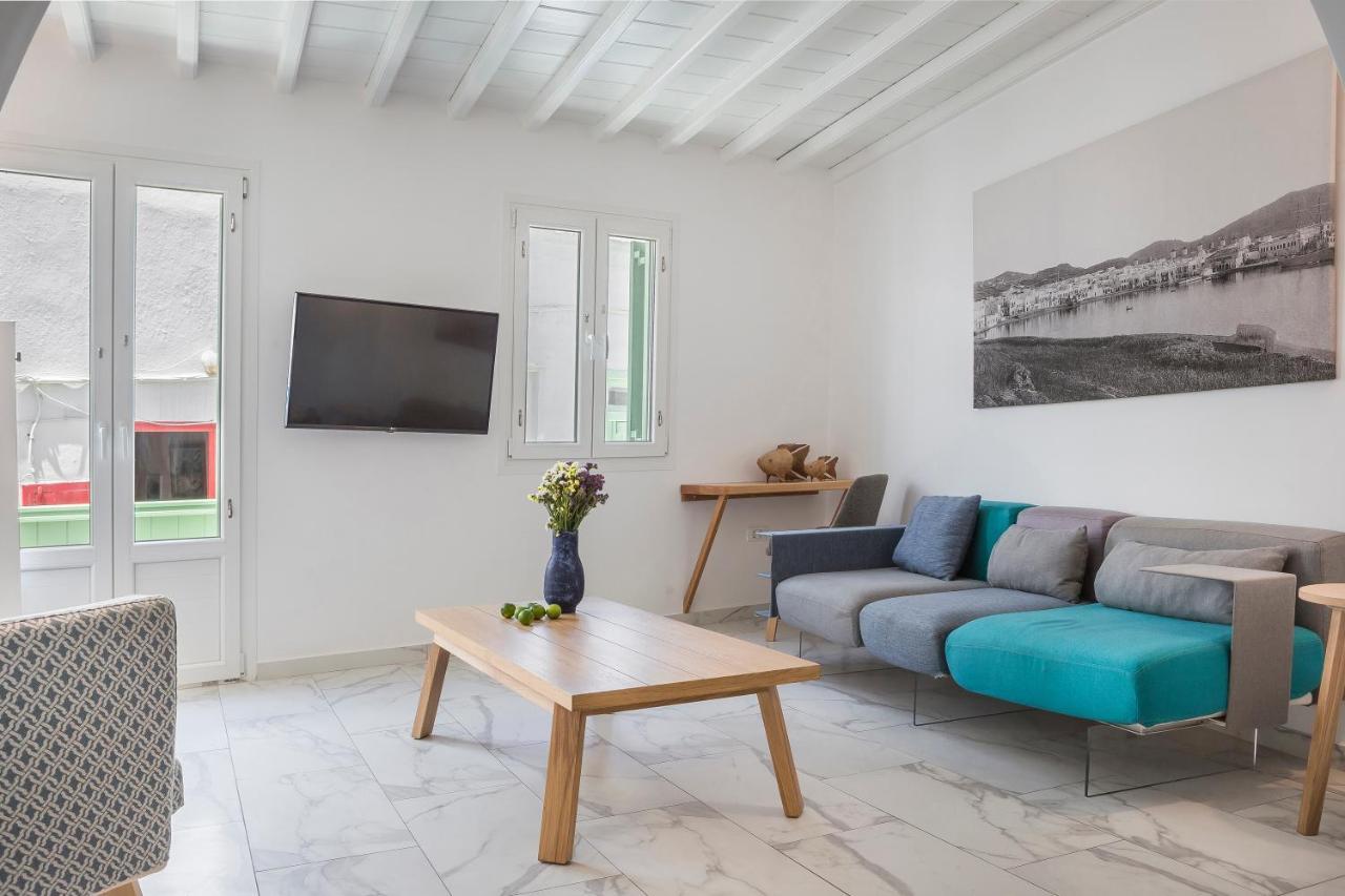 Kostantis Town * Mykonos Town