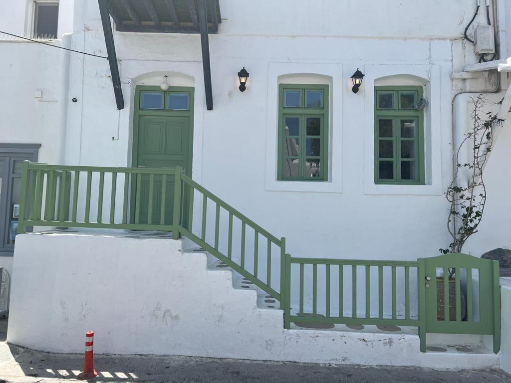 Kostantis Town Villa *